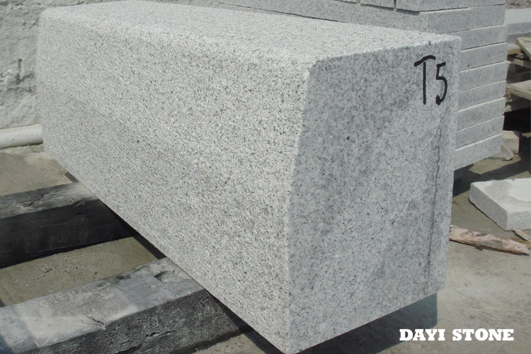 French Kerbstone T5 Top Bushhammered others sawn 100x24x30cm - Dayi Stone